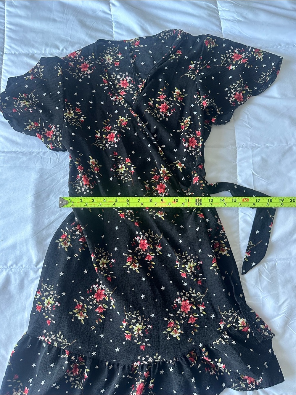 Women's Ruffle Black Floral Mini Wrap Cocktail Dress Size M Boho - Picture 6 of 7